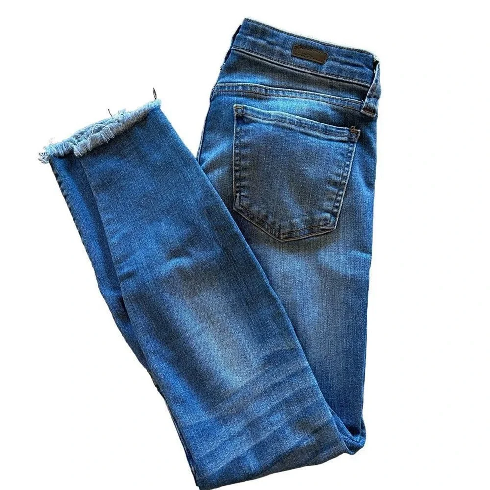 Kut from the Kloth Connie ankle skinny distressed jean size 4